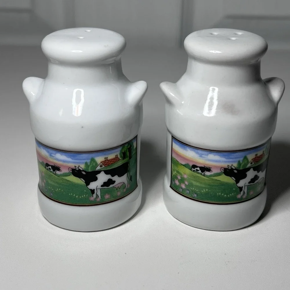 Milk Can Dairy Farm with Cows Salt and Pepper Shaker Set Ceramic Vintage 1990s